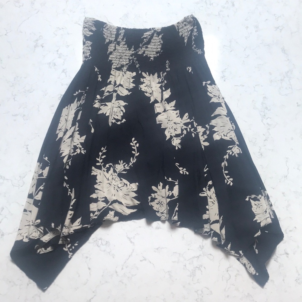 Flowy strapless floral top